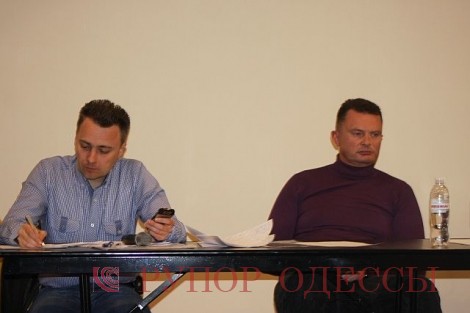 Модераторы собрания актива одесского Евромайдана Игорь Коваленко и Денис Плаксиенко