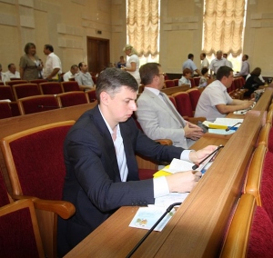 Ради власти и денег одесский депутат-мажор Виктор Д. пошел на  подлог   