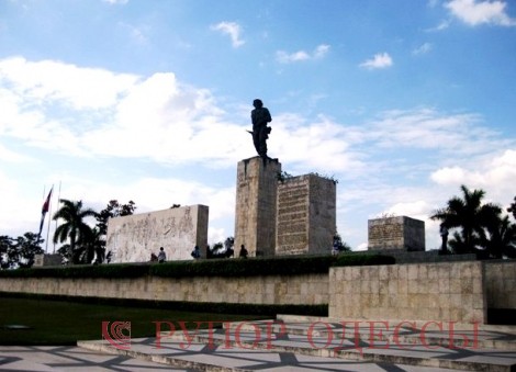 Мемориал Че Гевары в г. Санта Клара. Тут покоятся останки Че, перевезенные из Боливии, а также останки кубинских героев,погибших вместе с ним
