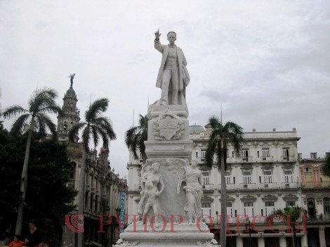 Гавана, Центральный парк. Памятник национальному герою Кубы Хосе Марти.    