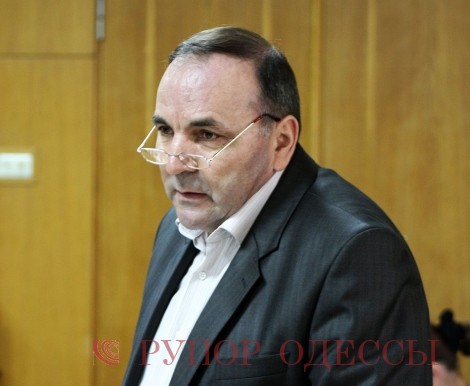 Депутат от Партии регионов Барвиненко Дмитрий Лукович предложил снять вопрос с повестки дня.