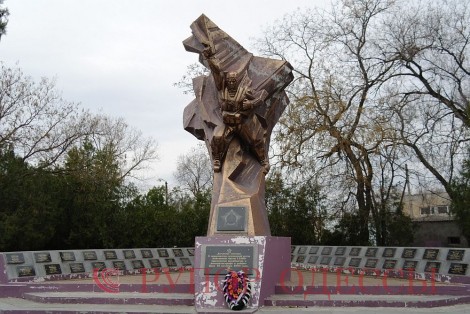 Памятник 8-й парашютно-десантной роте.