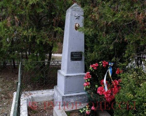 Памятник на могиле Героя Советского Союза, военного разведчика Алексея Тюльга (центр города) 