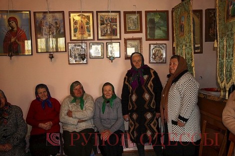 В селе Новотарутино пока  храм прихожанам заменяет небольшая комнатка, выделенная сельсоветом.