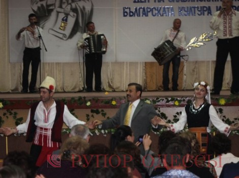 Зажигательный болгарский танец хоро